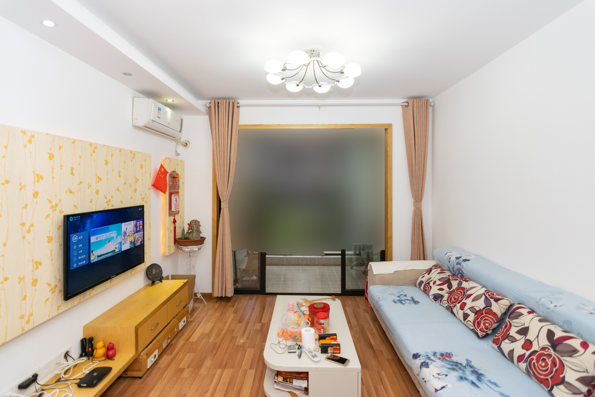 新城国际花都  2室2厅1卫    60.0万 新城国际花都  2室2厅1卫    60.0万客厅