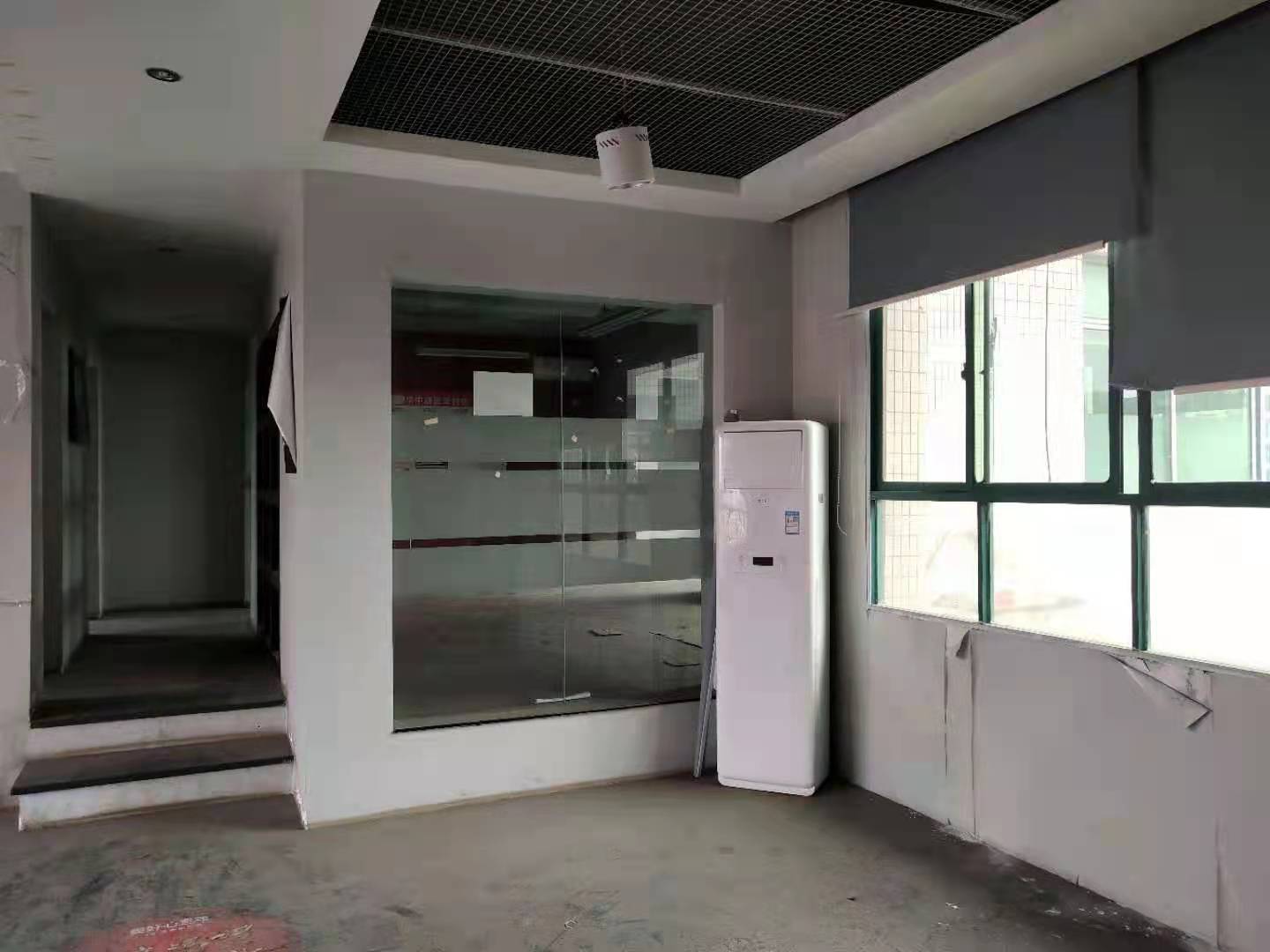 众鑫大厦 4室2厅2卫 3500.0元/月 众鑫大厦 4室2厅2卫 3500.0元/月室内图