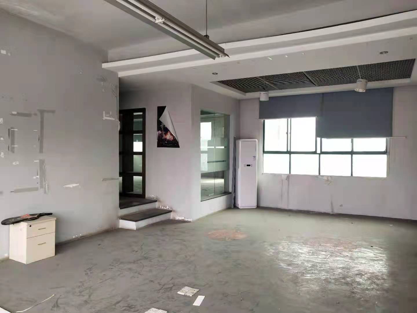 众鑫大厦 4室2厅2卫 3500.0元/月 众鑫大厦 4室2厅2卫 3500.0元/月室内图