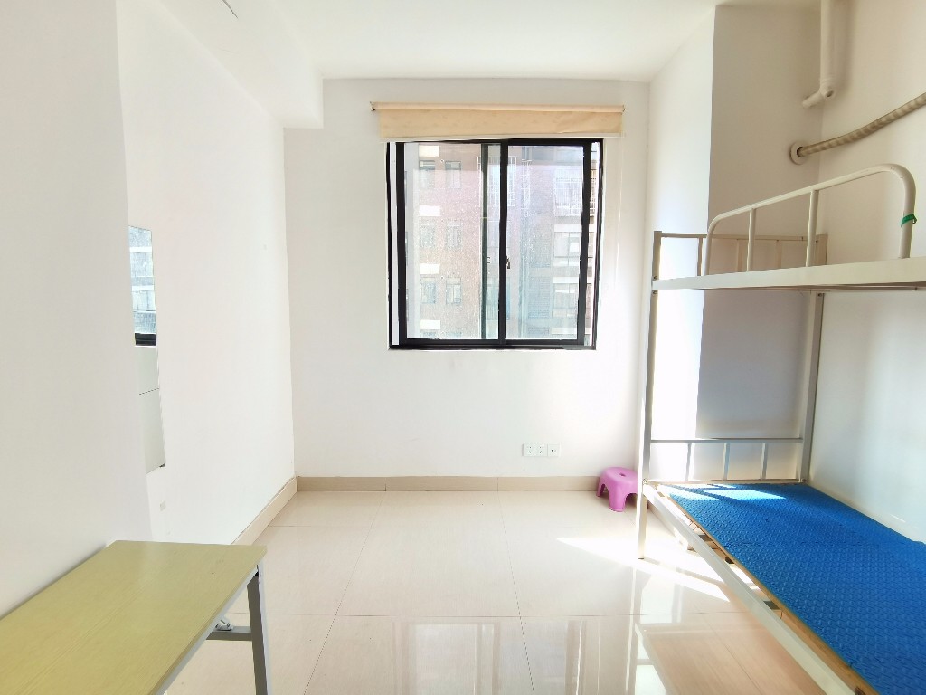 山水文园 3室2厅2卫 72.0万 山水文园 3室2厅2卫 72.0万客厅