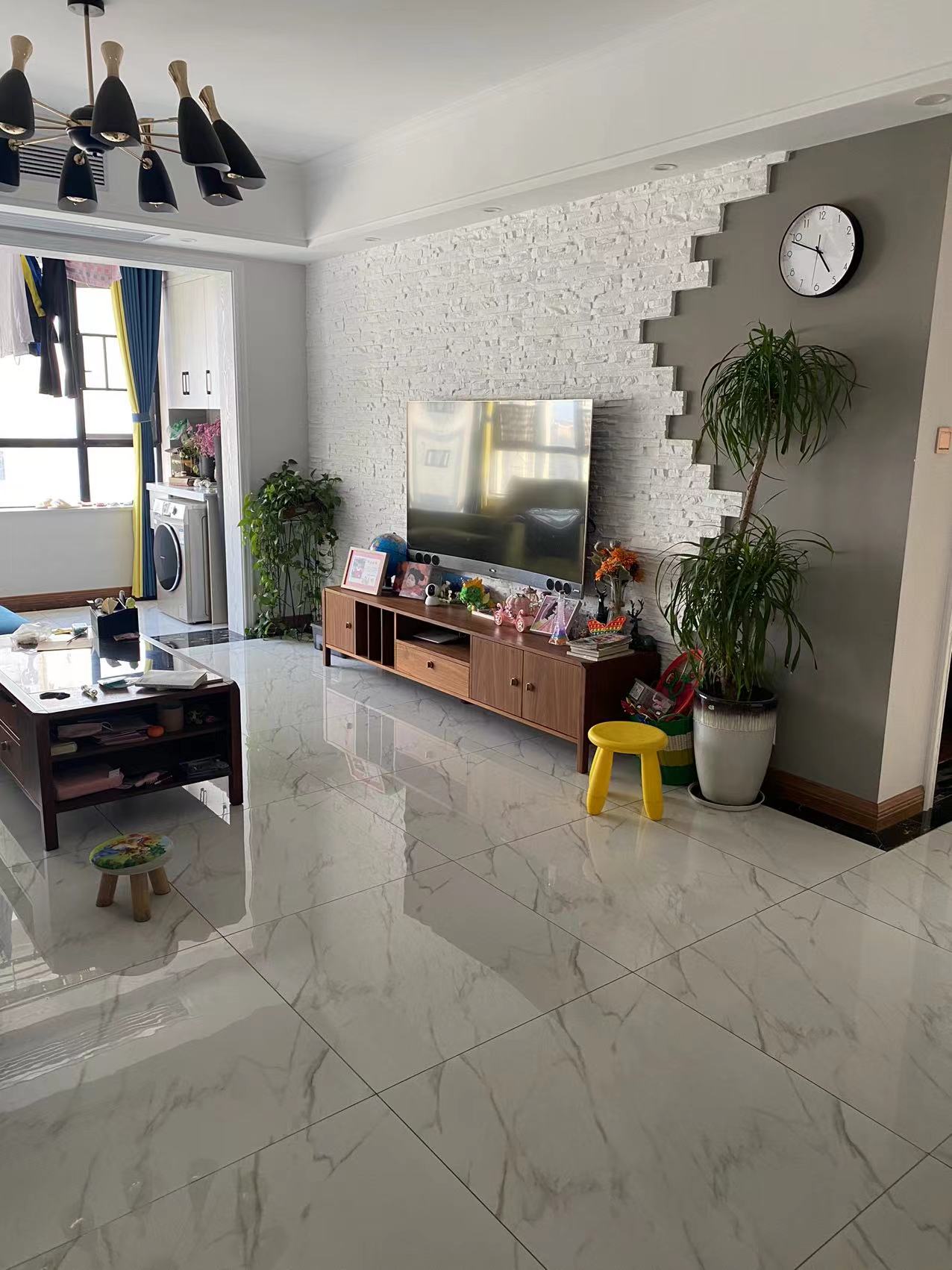 康馨佳园 3室2厅2卫 92.8万 康馨佳园 3室2厅2卫 92.8万客厅