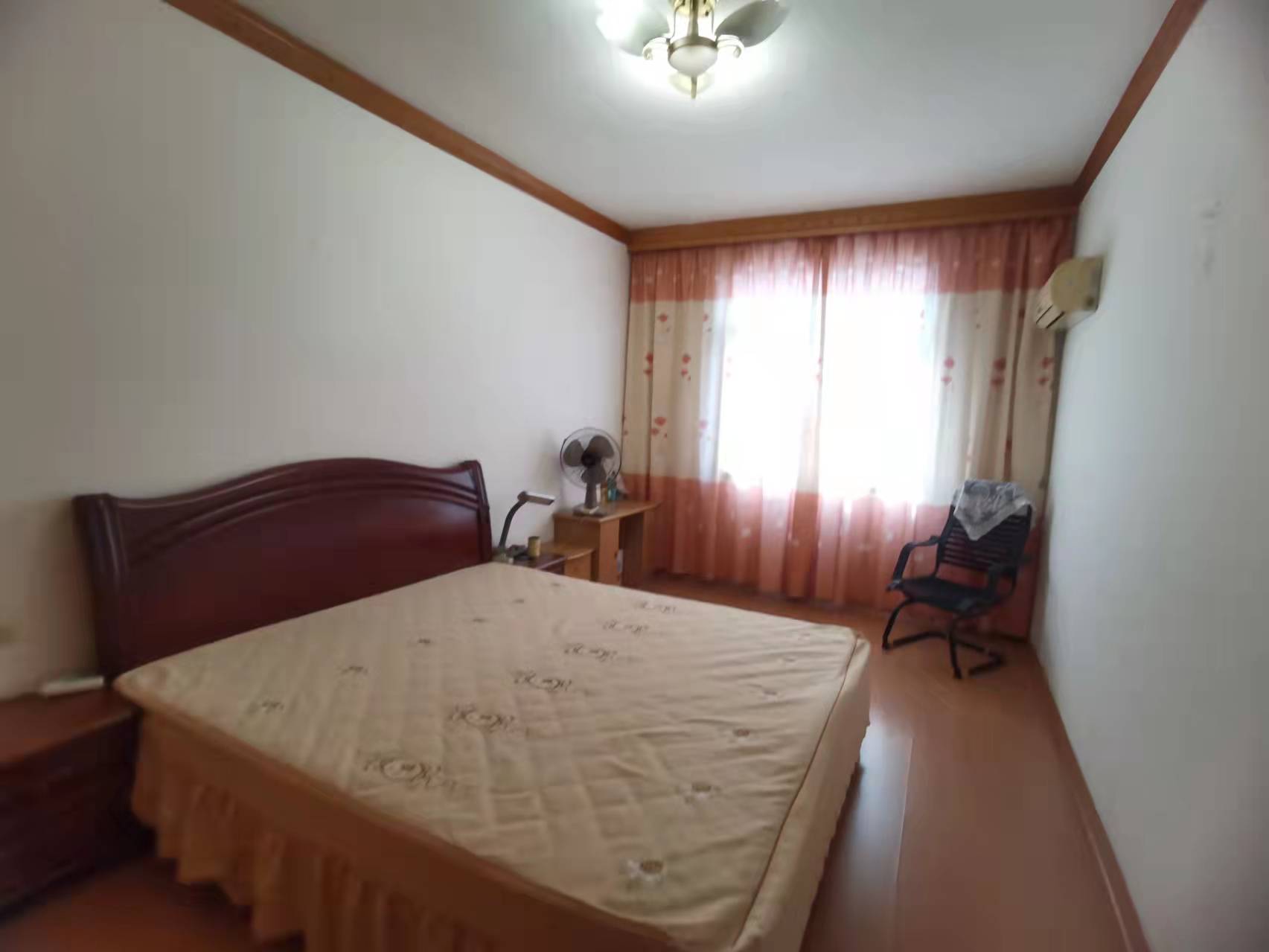 汇丰小区 4室2厅1卫 1500.0元/月 汇丰小区 4室2厅1卫 1500.0元/月室内图