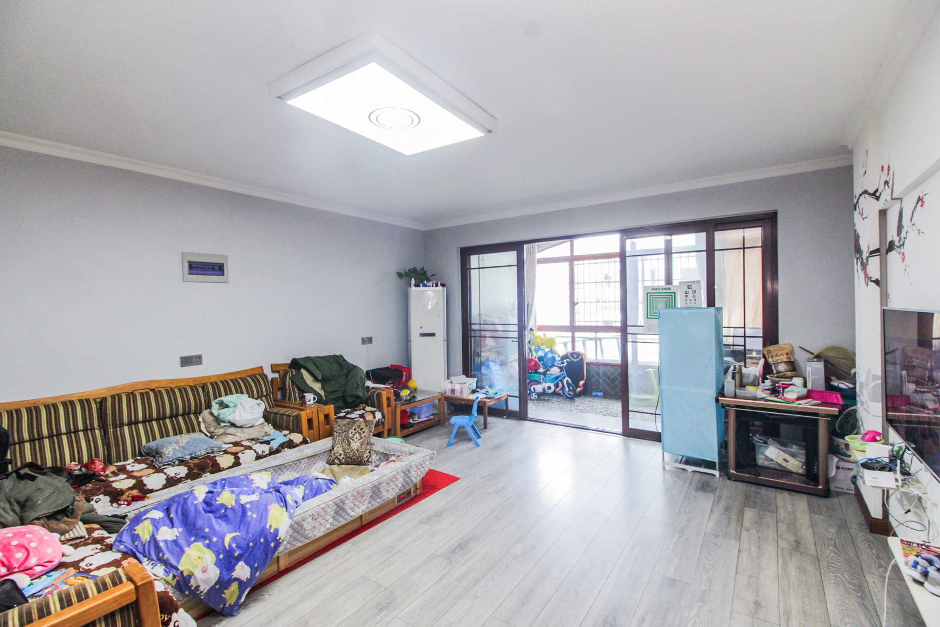 中建桂苑  3室2厅2卫   120.00万客厅