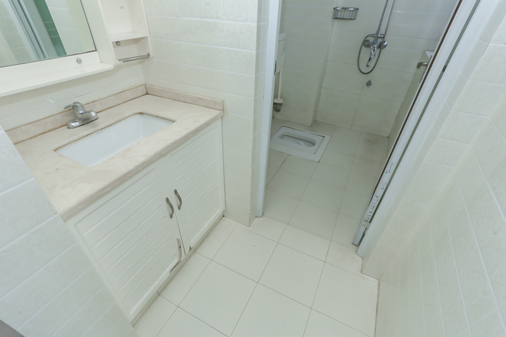 莱茵城  2室2厅1卫    78.8万卫生间