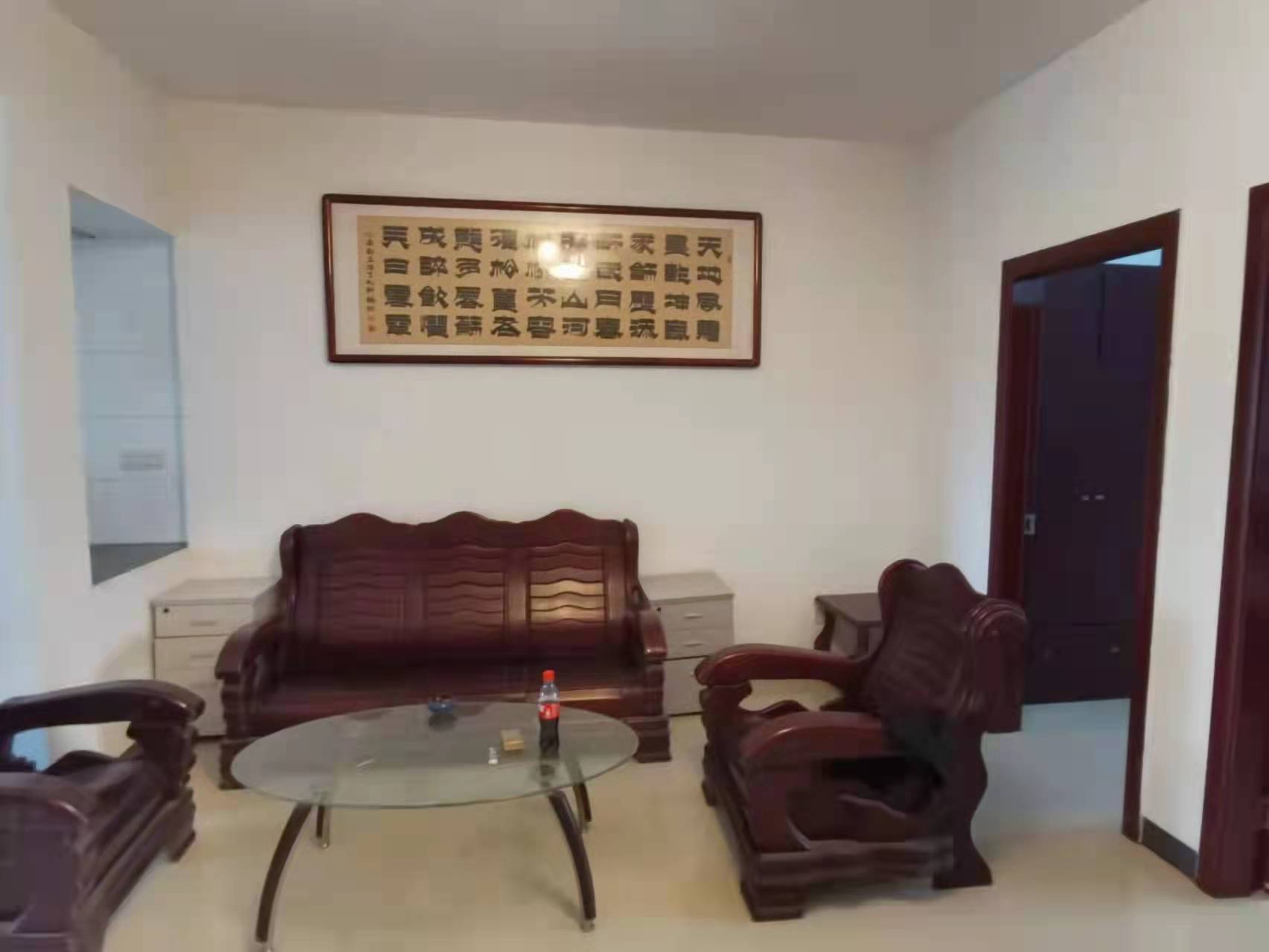 人事局家属房 2室2厅2卫 32.0万 人事局家属房 2室2厅2卫 32.0万客厅