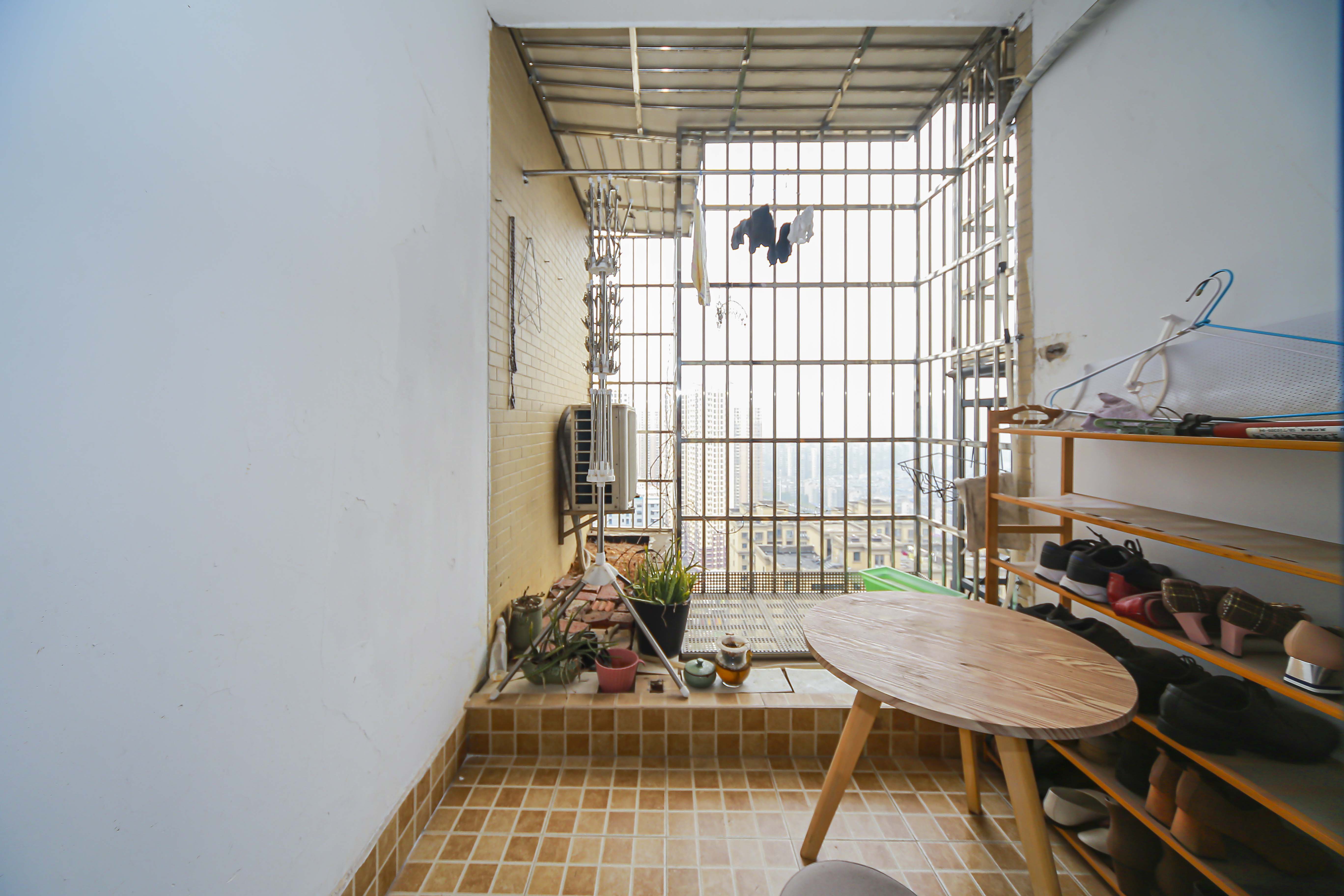 中建麓山和苑  3室2厅1卫   90.00万阳台