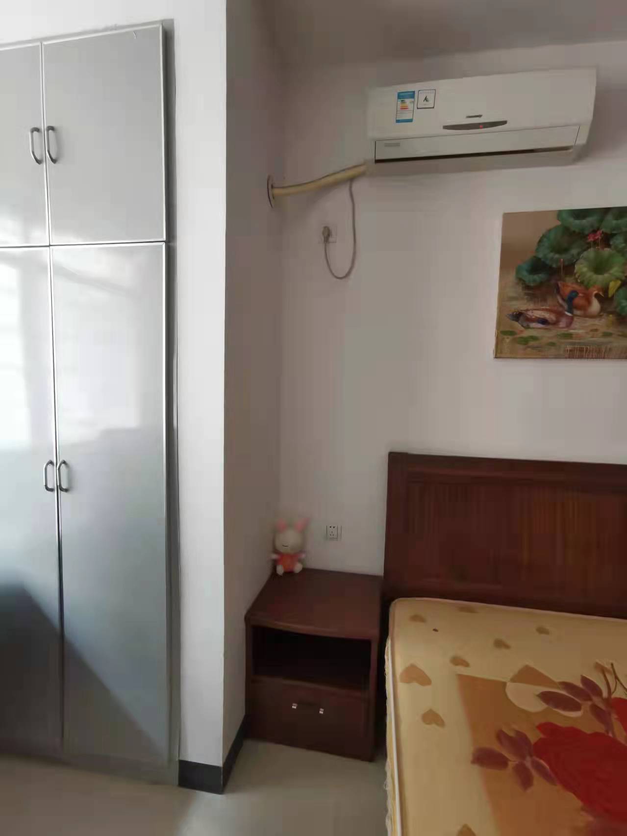 人事局家属房 2室2厅2卫 32.0万 人事局家属房 2室2厅2卫 32.0万卧室