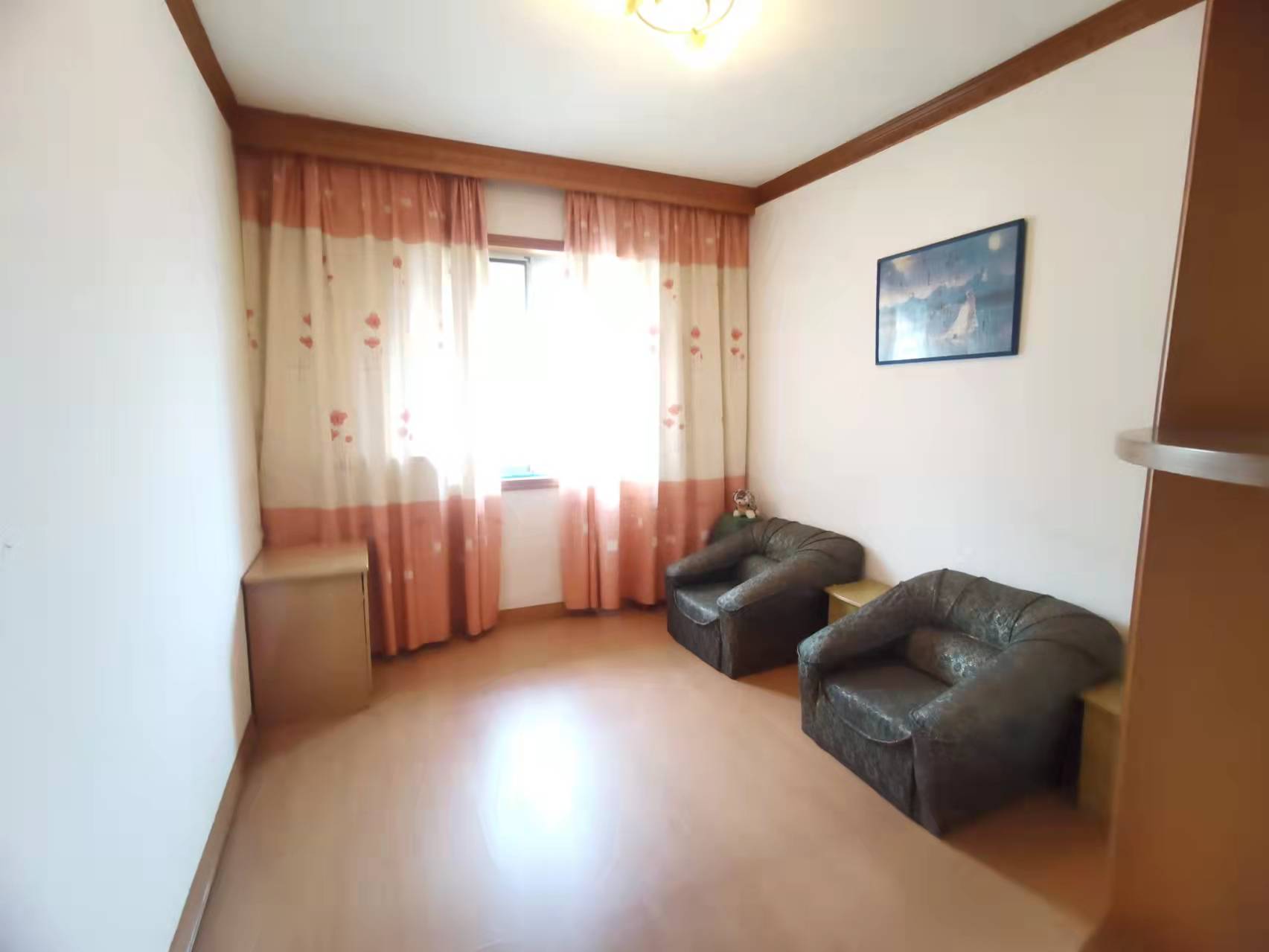 汇丰小区 4室2厅1卫 1500.0元/月 汇丰小区 4室2厅1卫 1500.0元/月室内图