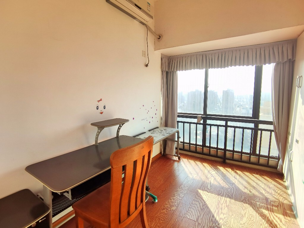 海韵天城 3室2厅1卫 44.00万 海韵天城 3室2厅1卫 44.00万客厅