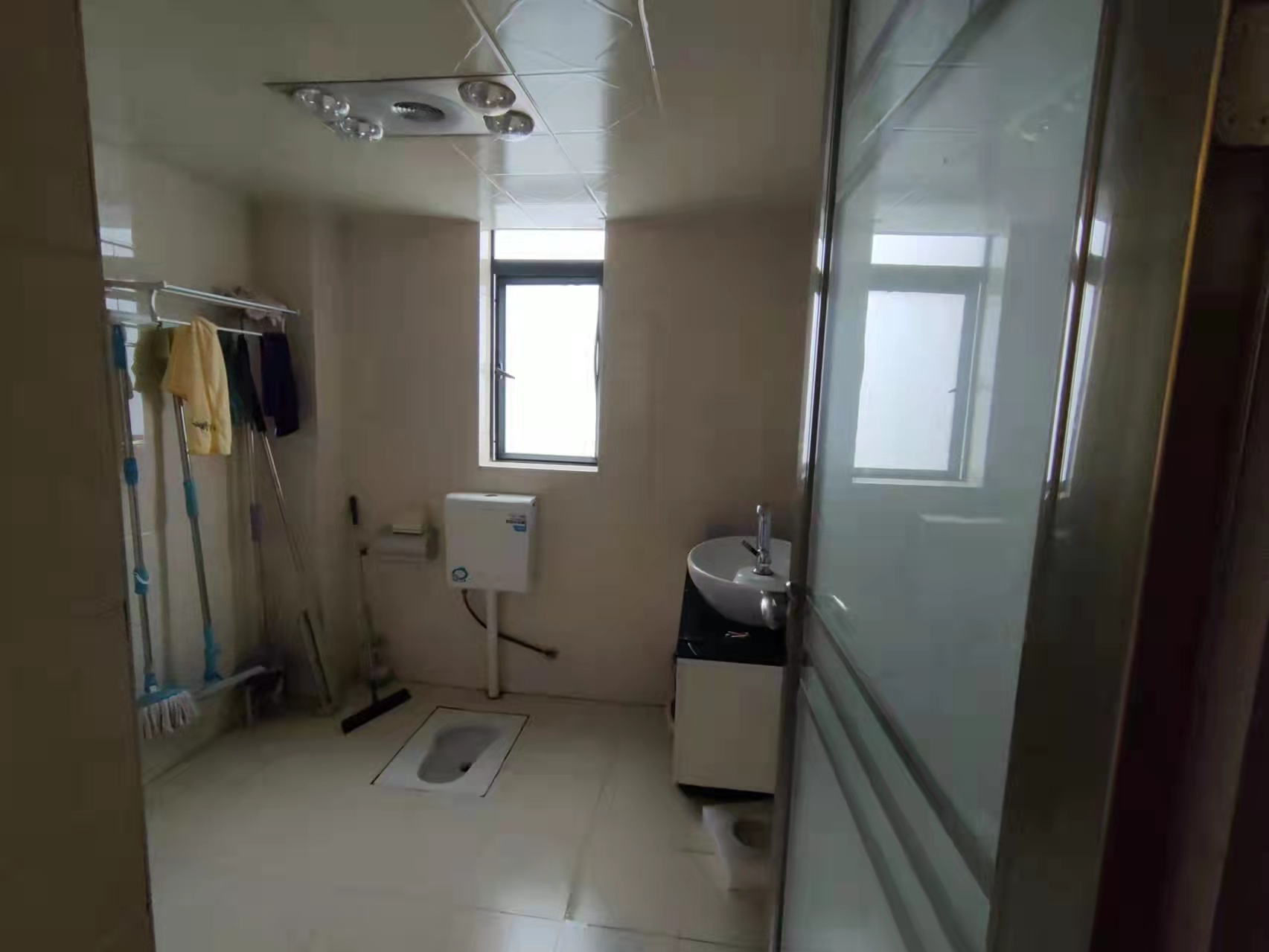 龙洲馨苑  2室2厅1卫    60.0万 龙洲馨苑  2室2厅1卫    60.0万客厅