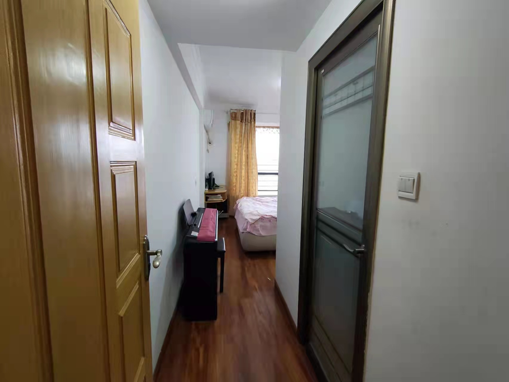 龙洲馨苑  2室2厅1卫    60.0万 龙洲馨苑  2室2厅1卫    60.0万客厅