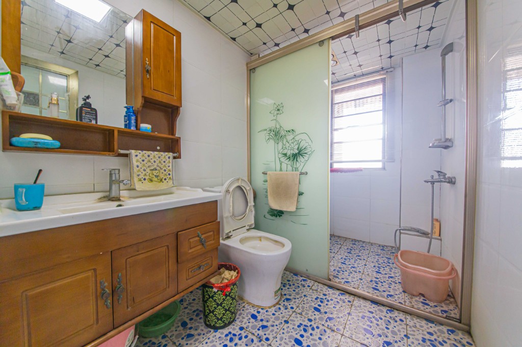 中建芙蓉嘉苑 3室2厅1卫 72.0万 中建芙蓉嘉苑 3室2厅1卫 72.0万卫生间