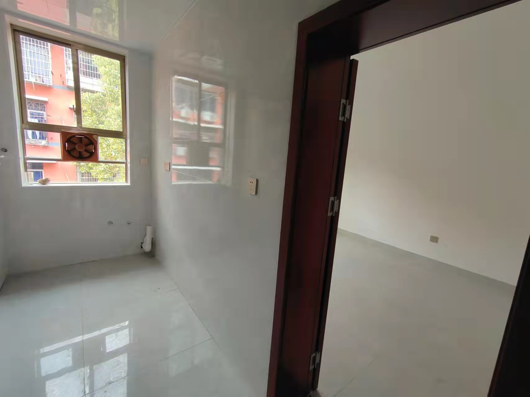 金桃苑小区  2室1厅1卫    600.0元/月 金桃苑小区  2室1厅1卫    600.0元/月