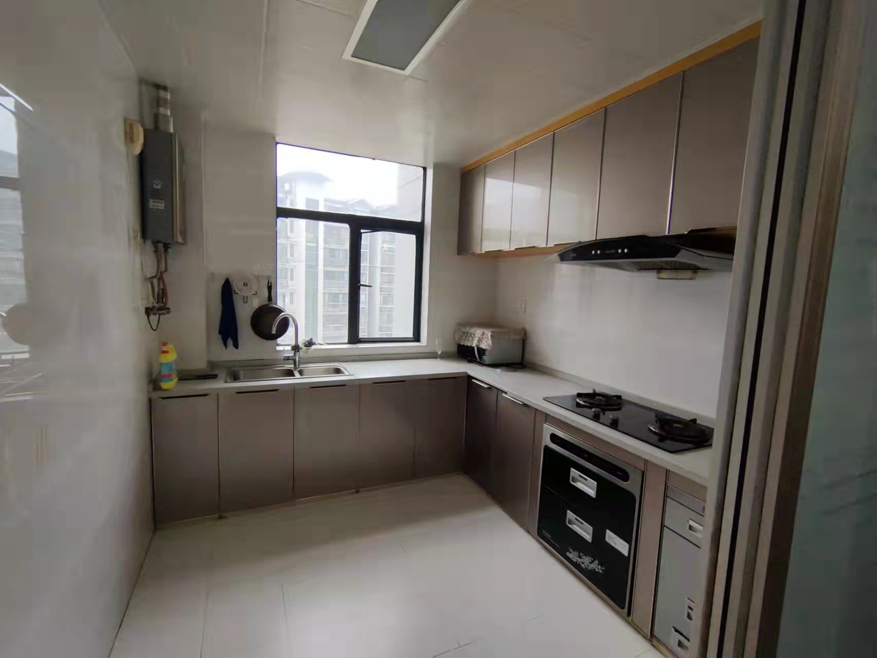 龙洲馨苑  2室2厅1卫    60.0万 龙洲馨苑  2室2厅1卫    60.0万客厅