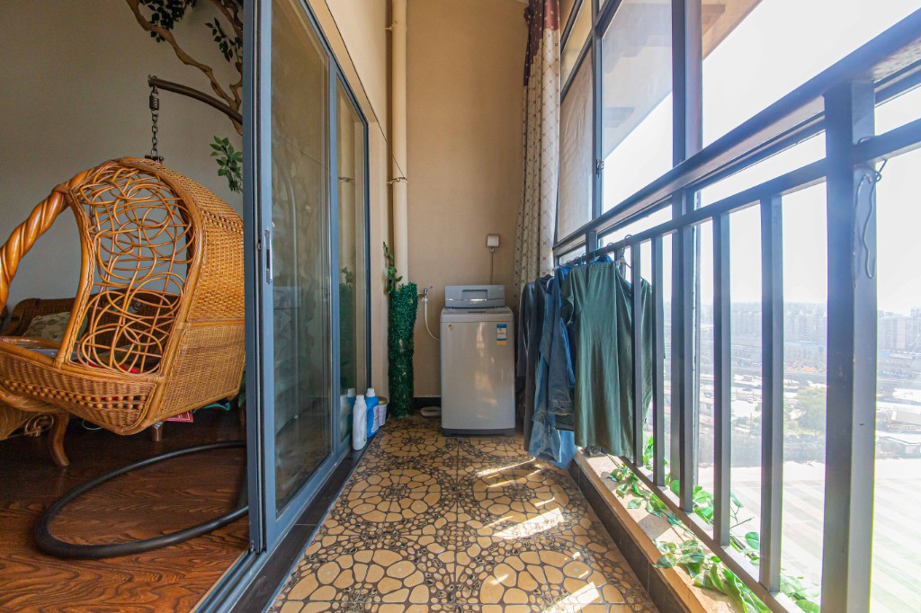 中建芙蓉嘉苑 3室2厅1卫 72.0万 中建芙蓉嘉苑 3室2厅1卫 72.0万阳台