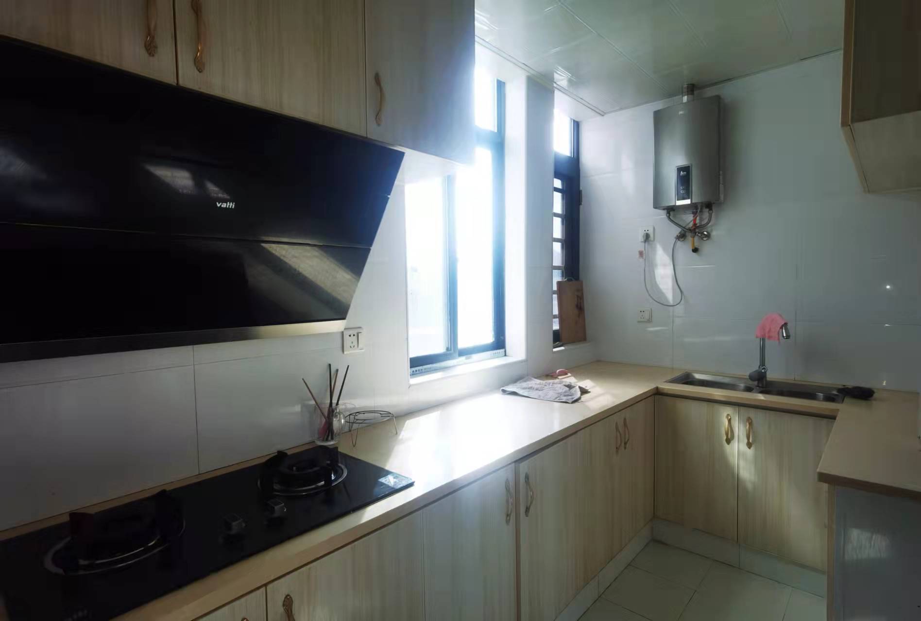 鸿星新天地 4室2厅2卫 2800.0元/月 鸿星新天地 4室2厅2卫 2800.0元/月室内图