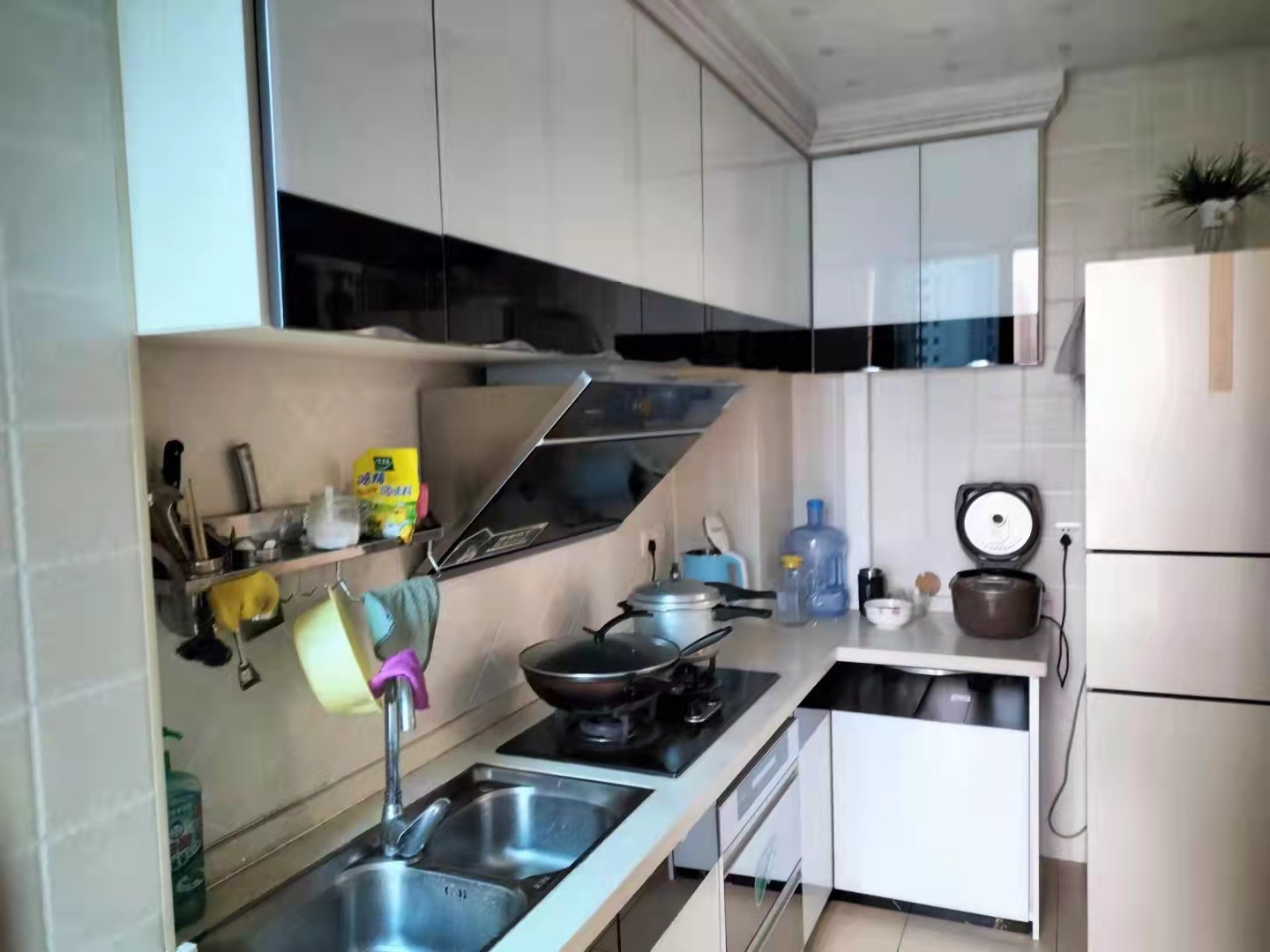 日盛山湖城 3室2厅1卫 72.0万 日盛山湖城 3室2厅1卫 72.0万客厅