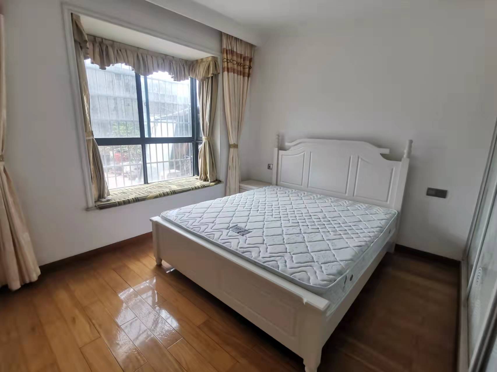 旺佳华府  3室2厅1卫   2000.00元/月 旺佳华府  3室2厅1卫   2000.00元/月室内图