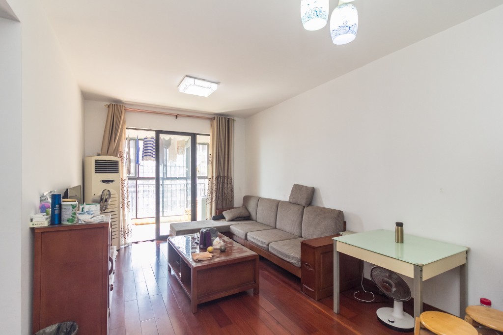 康桥长郡 2室2厅1卫 52.0万 康桥长郡 2室2厅1卫 52.0万客厅