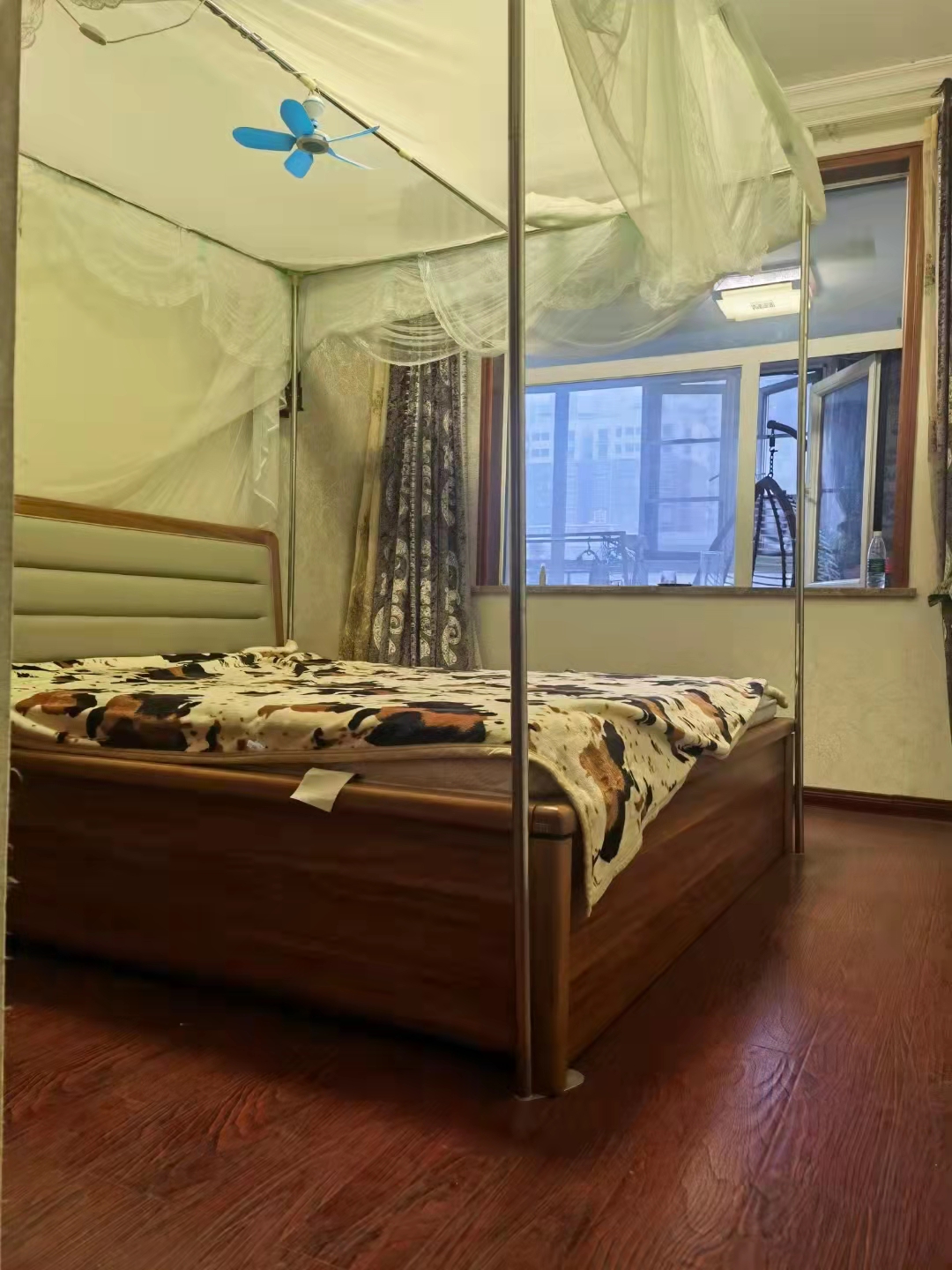 建设鑫苑  4室2厅2卫    195.0万卧室