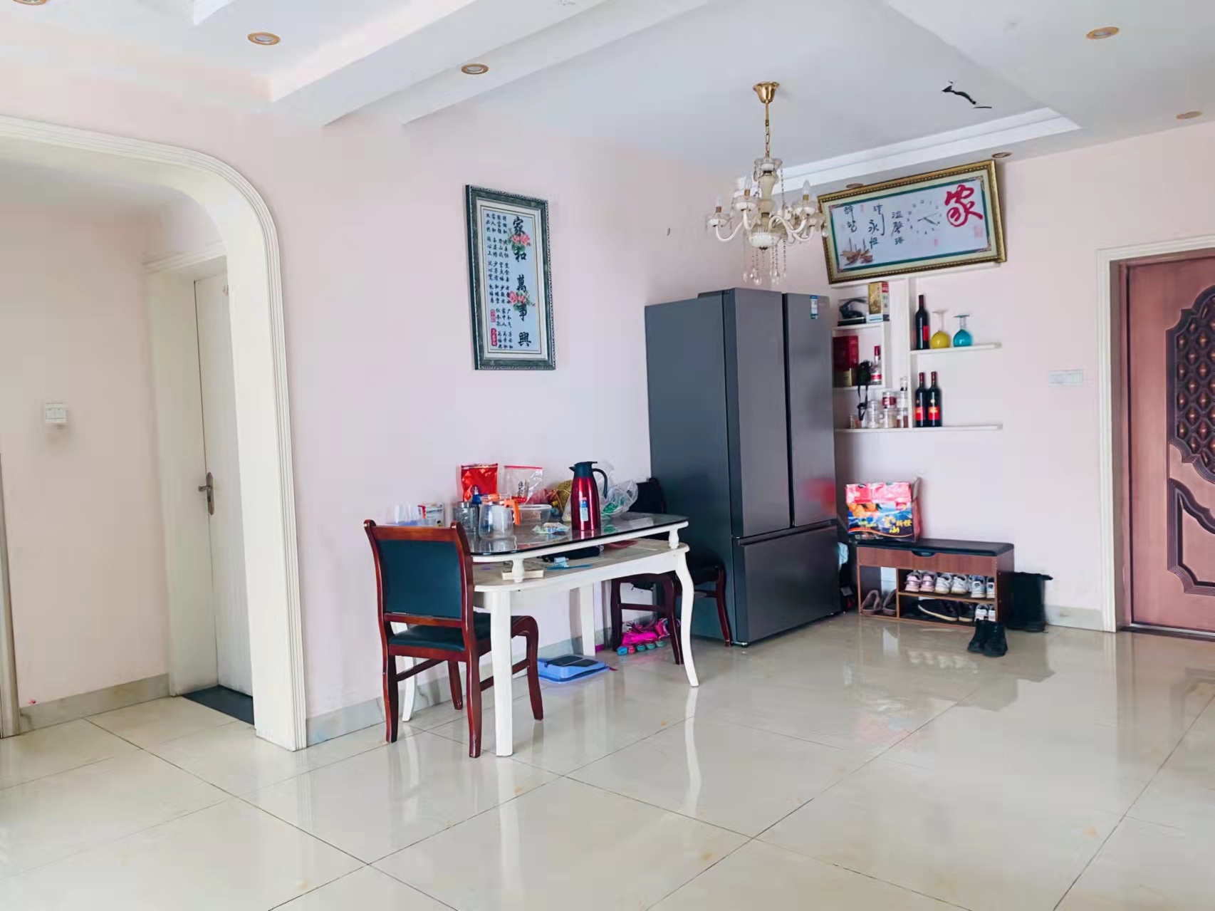 科技创新大厦  3室2厅2卫    98.0万客厅