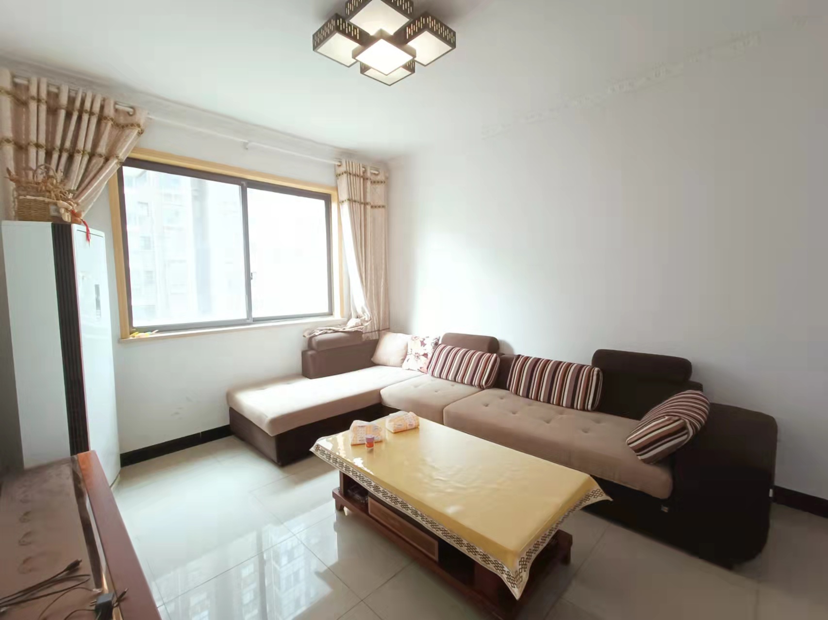 旺佳华府  2室2厅1卫    1200.0元/月 旺佳华府  2室2厅1卫    1200.0元/月室内图