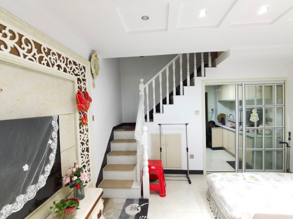 云顶上品  2室1厅1卫    1500.0元/月 云顶上品  2室1厅1卫    1500.0元/月室内图