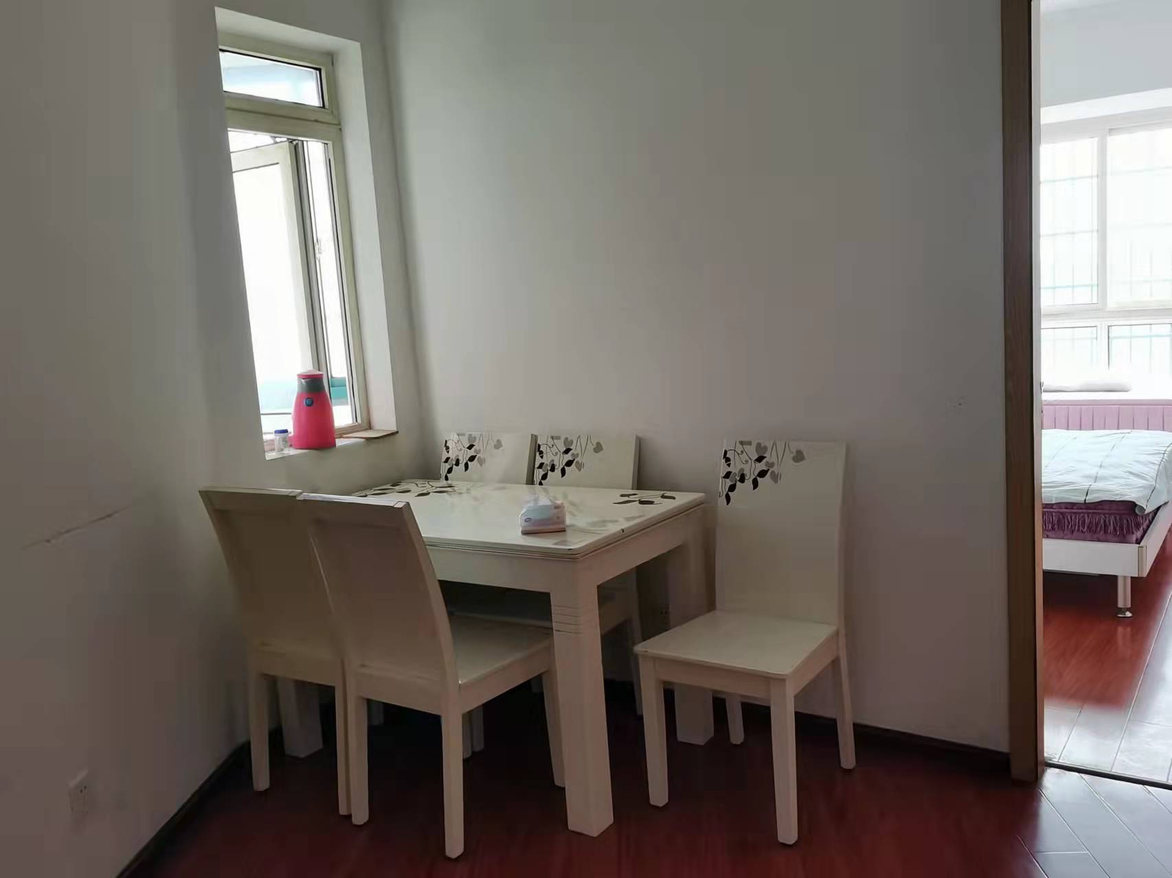 冠都现代城(冠都幸福彼岸)  3室2厅2卫    1800.0元/月 冠都现代城(冠都幸福彼岸)  3室2厅2卫    1800.0元/月室内图