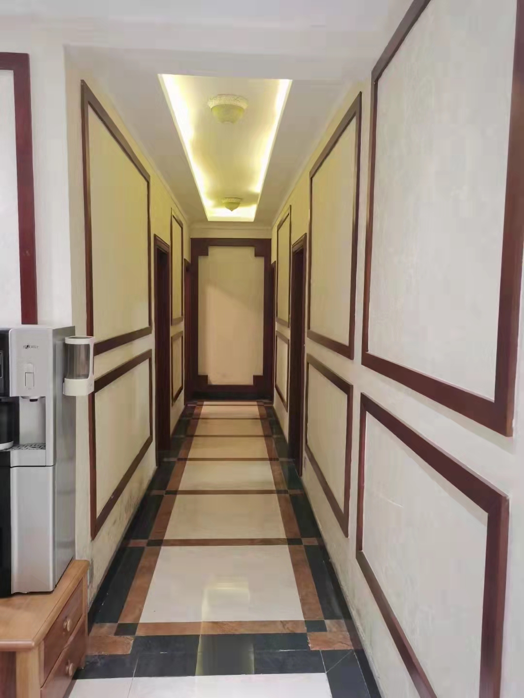 建设鑫苑  4室2厅2卫    195.0万卫生间