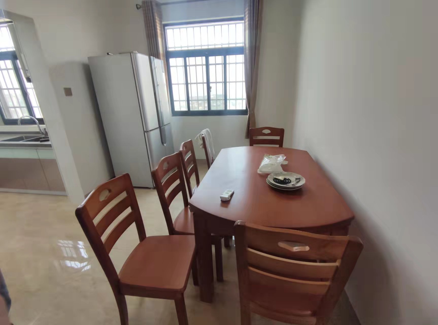 交滴水农居点安置区(新滴水安置区) 3室2厅2卫 1800.00元/月 交滴水农居点安置区(新滴水安置区) 3室2厅2卫 1800.00元/月户型图