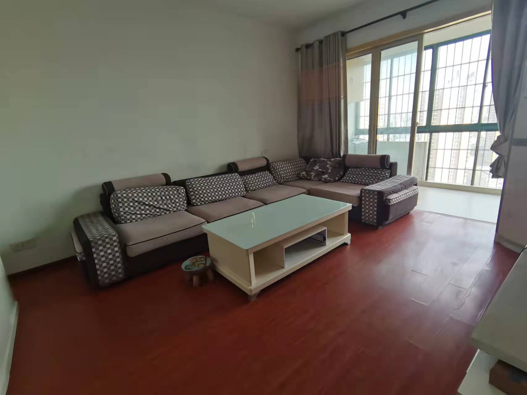 冠都现代城(冠都幸福彼岸)  3室2厅2卫    1800.0元/月 冠都现代城(冠都幸福彼岸)  3室2厅2卫    1800.0元/月室内图