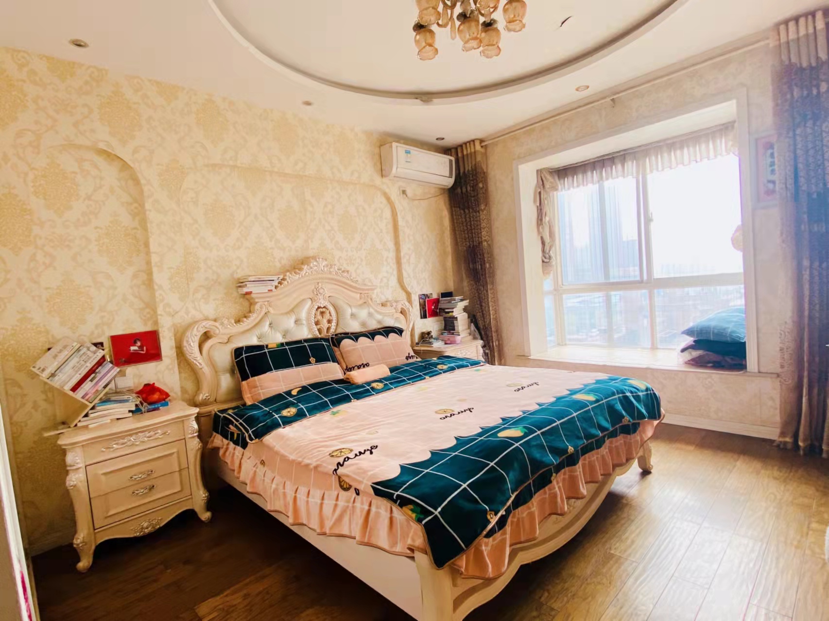 科技创新大厦  3室2厅2卫    98.0万客厅