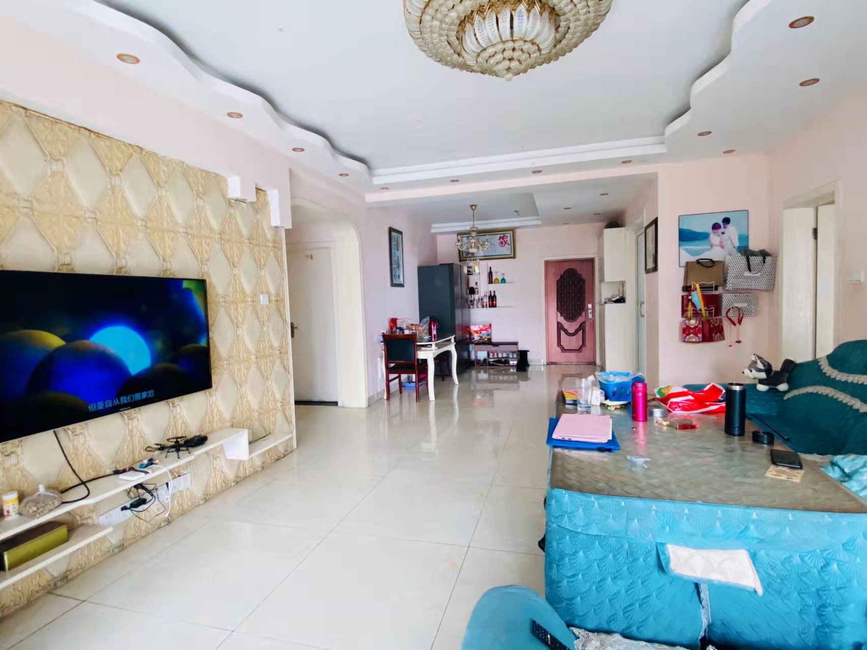 科技创新大厦  3室2厅2卫    98.0万客厅