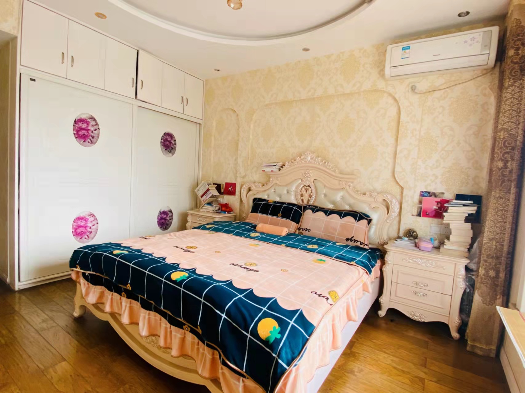 科技创新大厦  3室2厅2卫    98.0万卧室