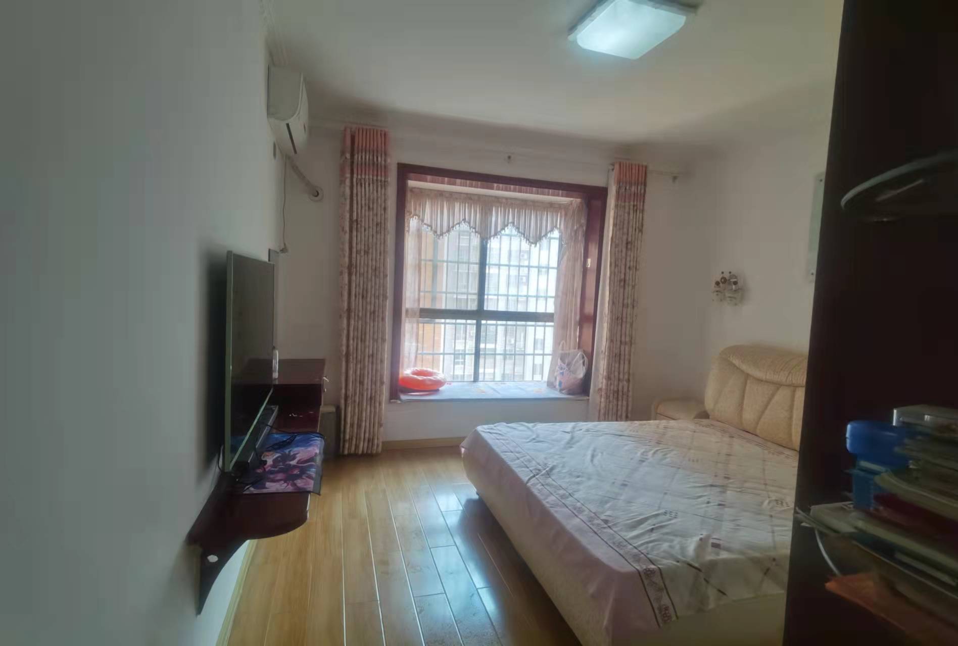 香山红叶  3室2厅2卫    84.8万 香山红叶  3室2厅2卫    84.8万卧室