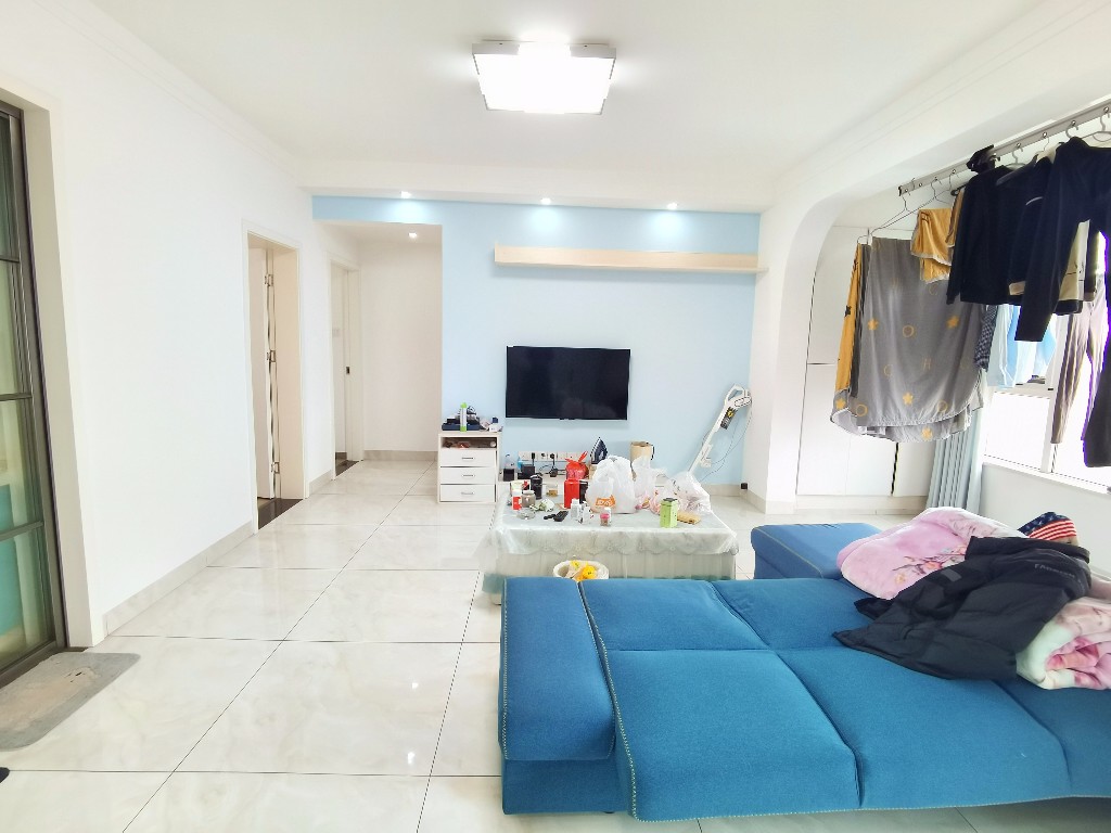 佳兆业金域天下三期 3室2厅2卫 72.80万 佳兆业金域天下三期 3室2厅2卫 72.80万客厅