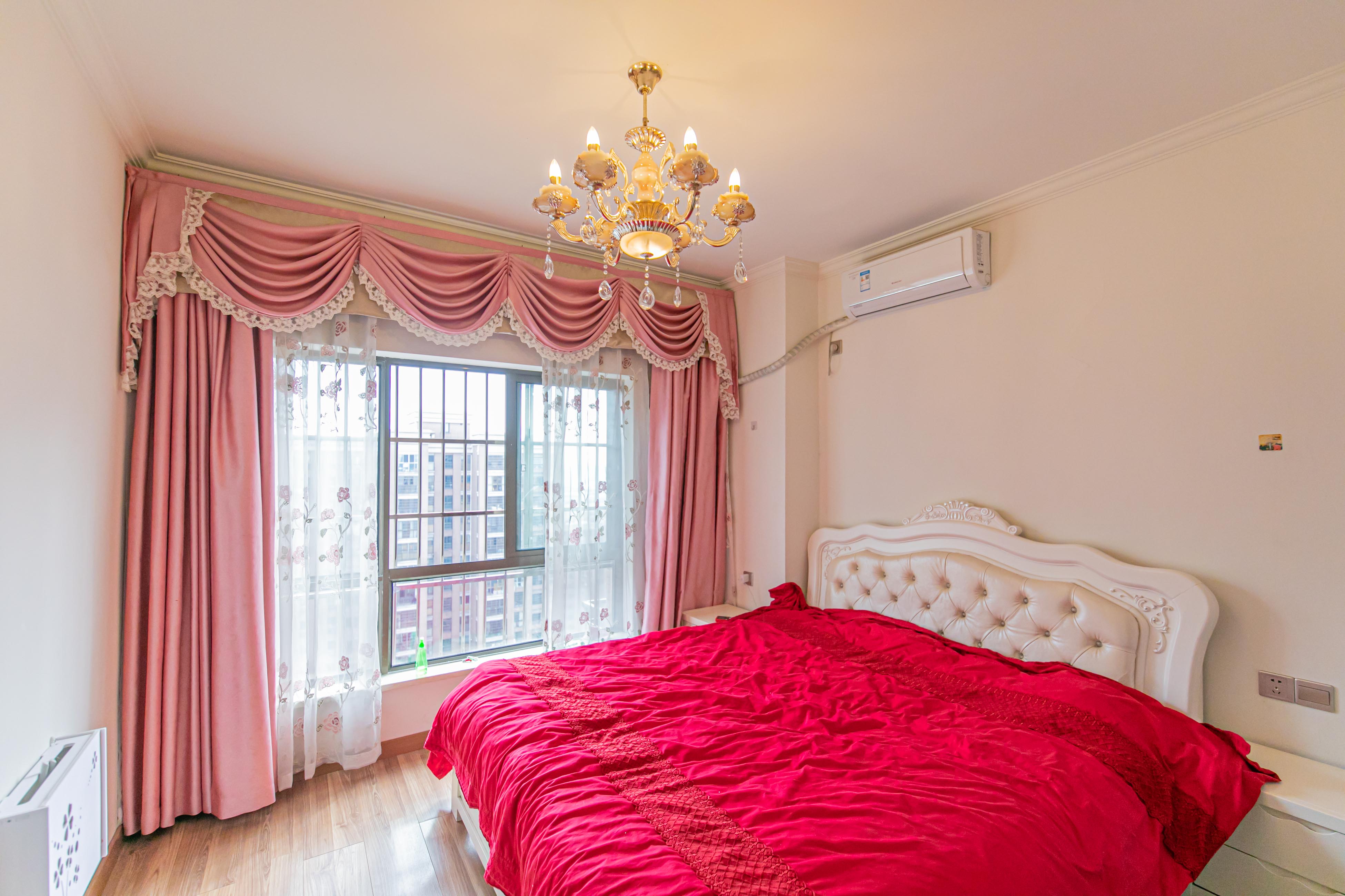 家和院  4室2厅2卫    118.7万卧室