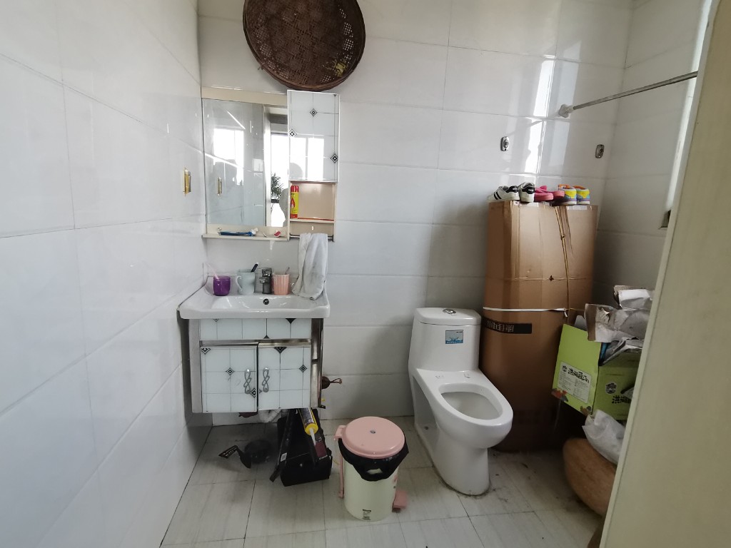 旺城天悦领秀香江  4室2厅2卫    85.0万 旺城天悦领秀香江  4室2厅2卫    85.0万客厅