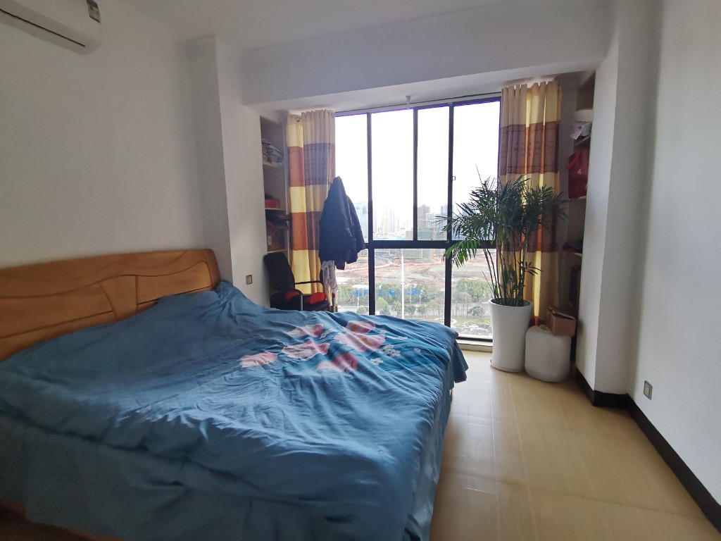 旺城天悦领秀香江  4室2厅2卫    85.0万 旺城天悦领秀香江  4室2厅2卫    85.0万客厅