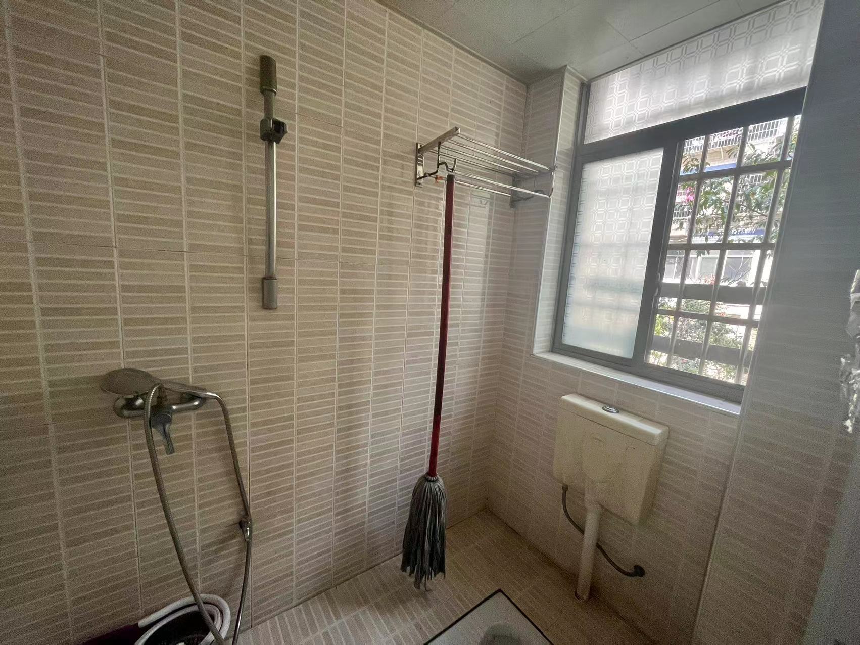 益欣园小区 4室2厅1卫 1600.0元/月 益欣园小区 4室2厅1卫 1600.0元/月室内图