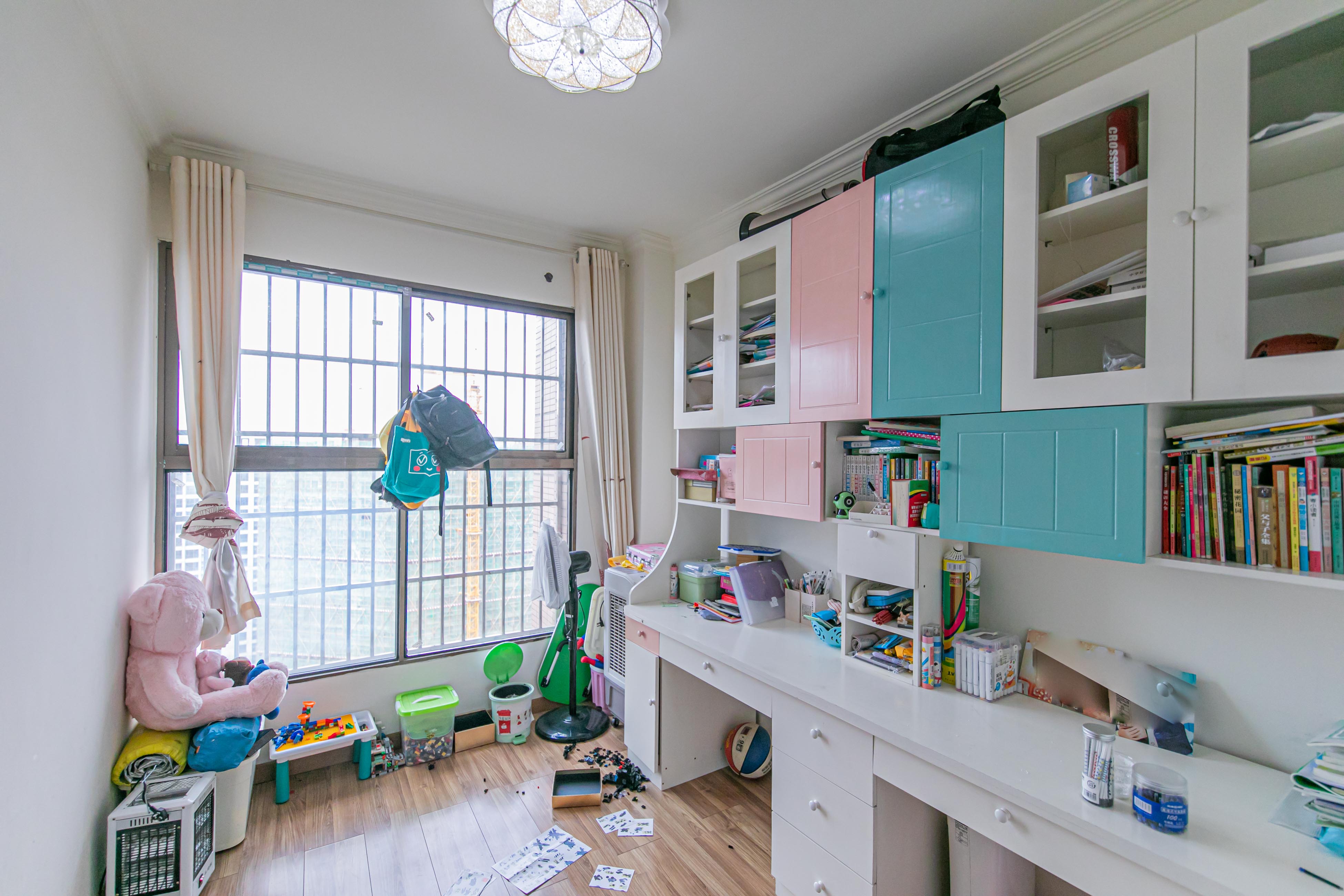 家和院  4室2厅2卫    118.7万卧室