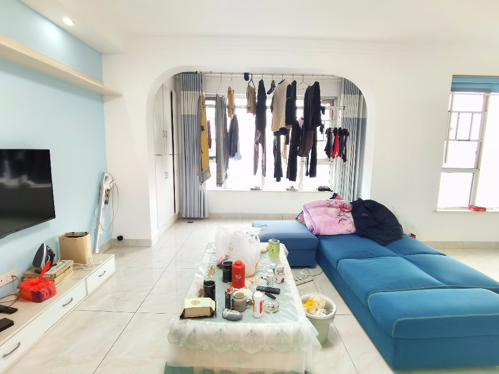 佳兆业金域天下三期 3室2厅2卫 72.80万 佳兆业金域天下三期 3室2厅2卫 72.80万客厅