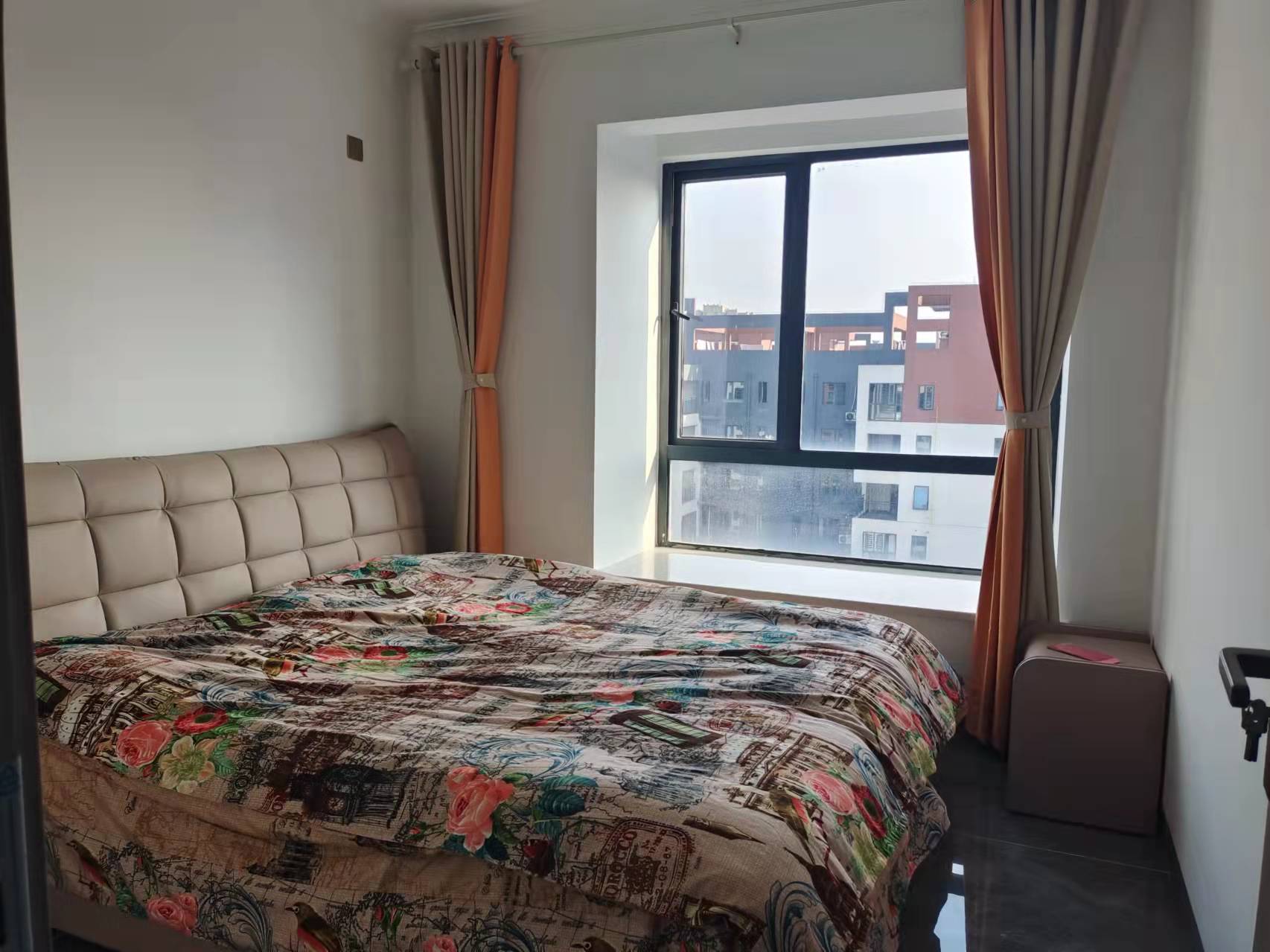 会龙山溪谷(住宅) 4室2厅1卫 2600.0元/月 会龙山溪谷(住宅) 4室2厅1卫 2600.0元/月室内图