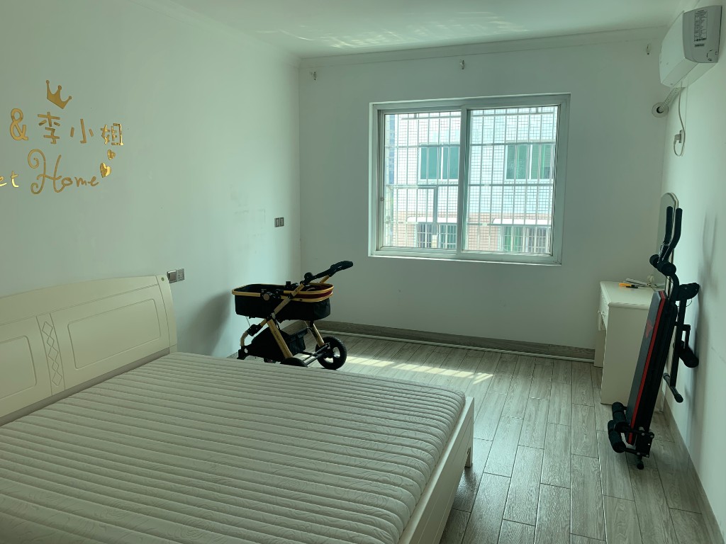 楠湖山庄  5室2厅1卫    65.0万 楠湖山庄  5室2厅1卫    65.0万客厅