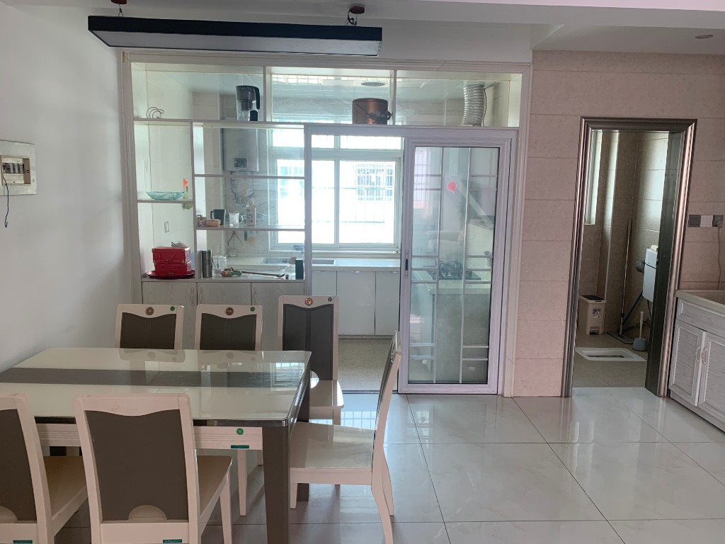 楠湖山庄  5室2厅1卫    65.0万 楠湖山庄  5室2厅1卫    65.0万客厅