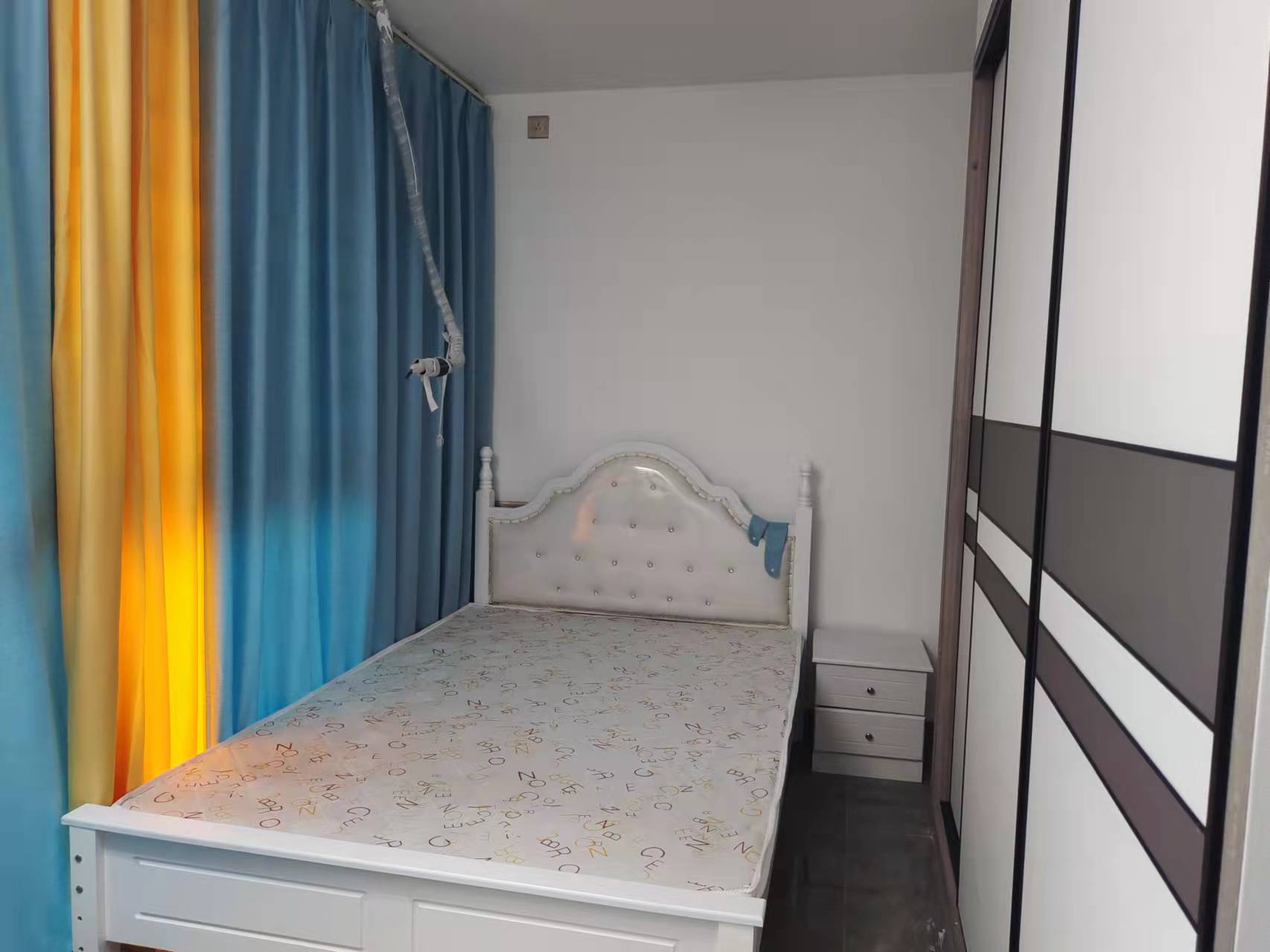 会龙山溪谷(住宅) 4室2厅1卫 2600.0元/月 会龙山溪谷(住宅) 4室2厅1卫 2600.0元/月室内图