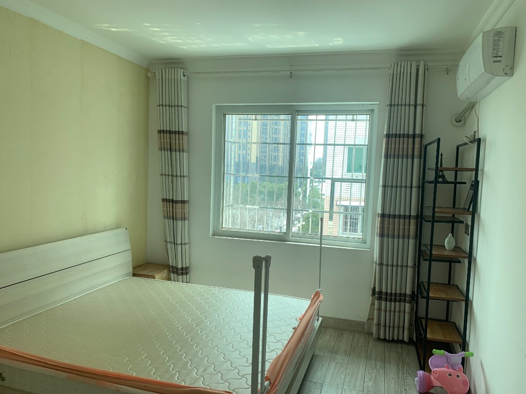 楠湖山庄  5室2厅1卫    65.0万 楠湖山庄  5室2厅1卫    65.0万客厅