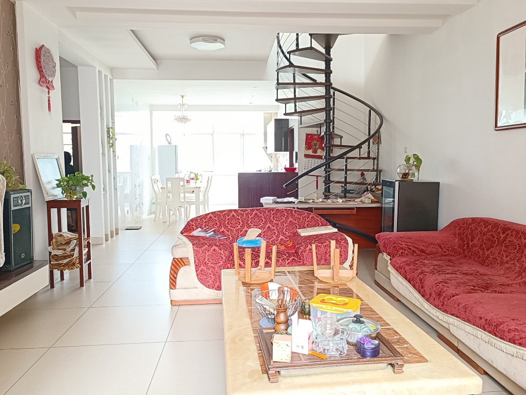 香山美境  5室2厅2卫    108.0万客厅