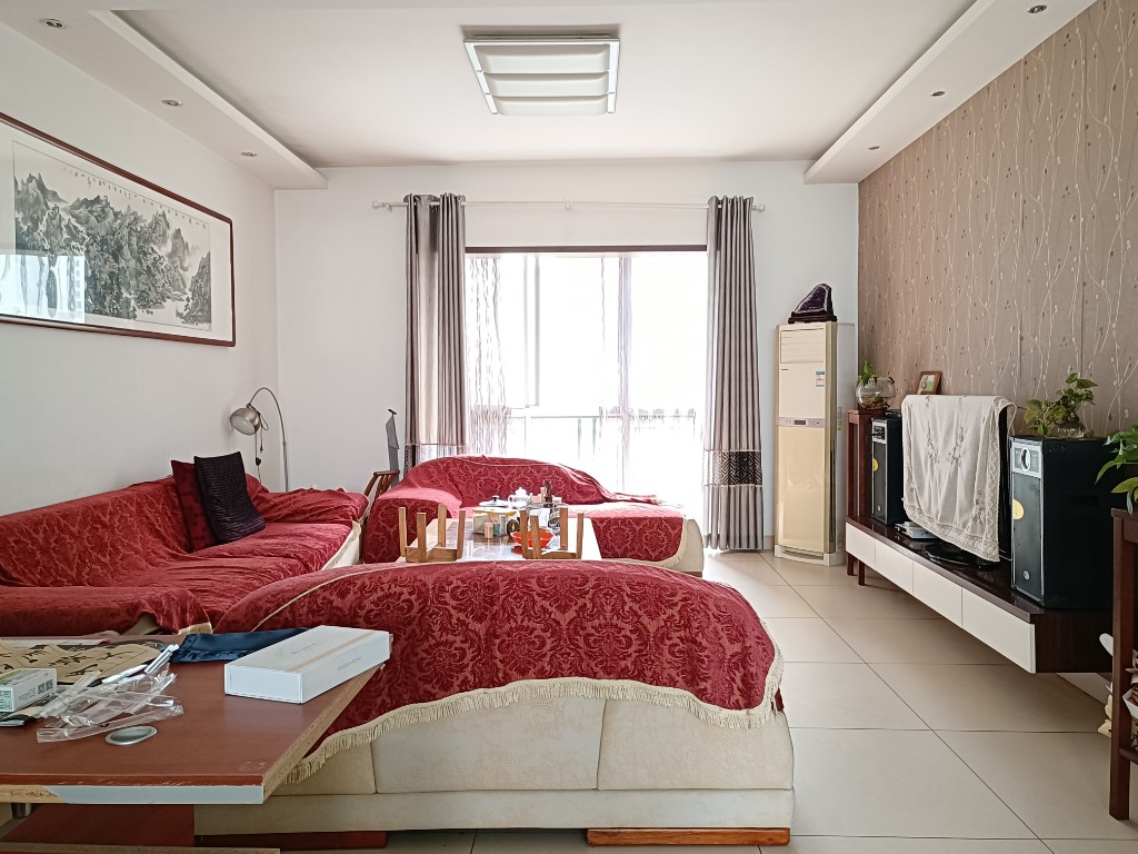 香山美境  5室2厅2卫    108.0万客厅