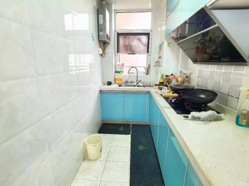 佳兆业金域天下三期 3室2厅2卫 72.80万 佳兆业金域天下三期 3室2厅2卫 72.80万客厅